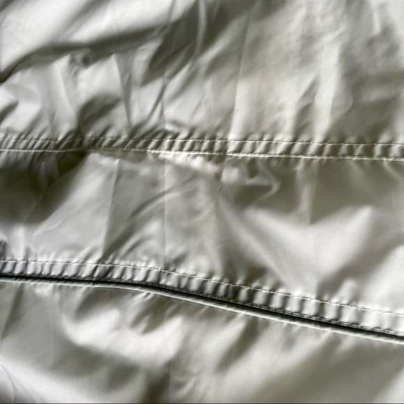 90's Vintage White Silver Windbreaker Bomber Jacket - Picture 8 of 10